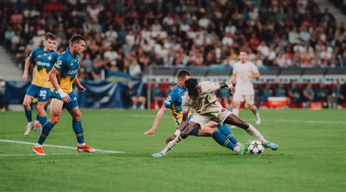 เร้ดบูลล์ ซัลซ์บวร์ก พบ ดินาโม เคียฟ