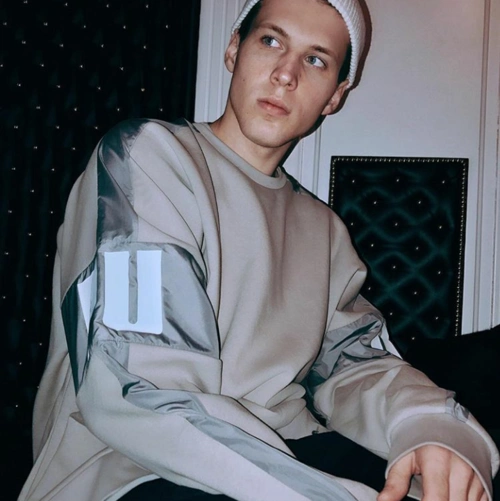 6686体育铁牌作者Giselle