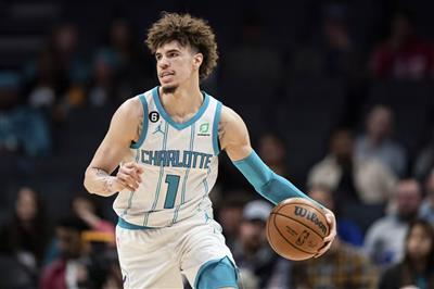 มันขึ้นอยู่กับคุณแล้ว! สามประตู 6 จาก 10 ในครึ่งแรก 17 แต้มและ 4 เซพชั่น