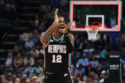 คุมบอลไม่ดี! โมแรนต์ทำคะแนนได้ 12 แต้มและ 6 แอสซิสต์จากการยิง 4 ครั้งจากทั้งหมด 16 ครั้ง โดยมีบวกลบ -22