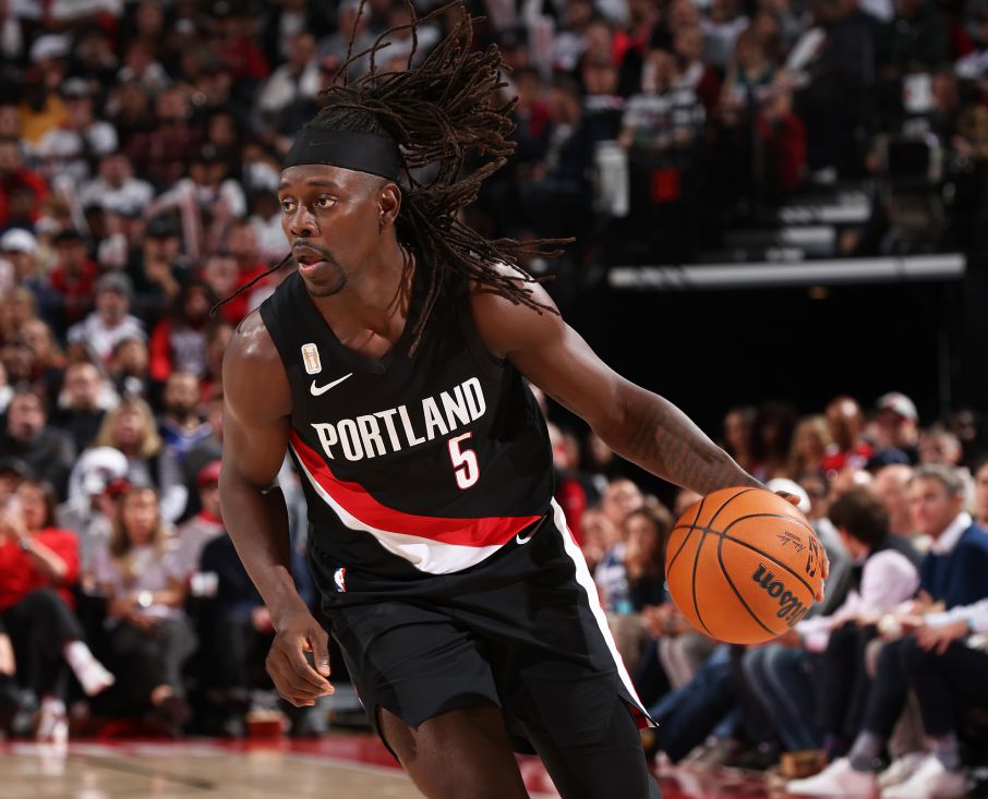 ฮอลิเดย์ทำคะแนนได้ 22 แต้มโดยมี 6 สามพอยน์เตอร์และ 10 แต้มในควอเตอร์สุดท้ายบวกการโยนโทษสองครั้งเพื่อฆ่าเกม