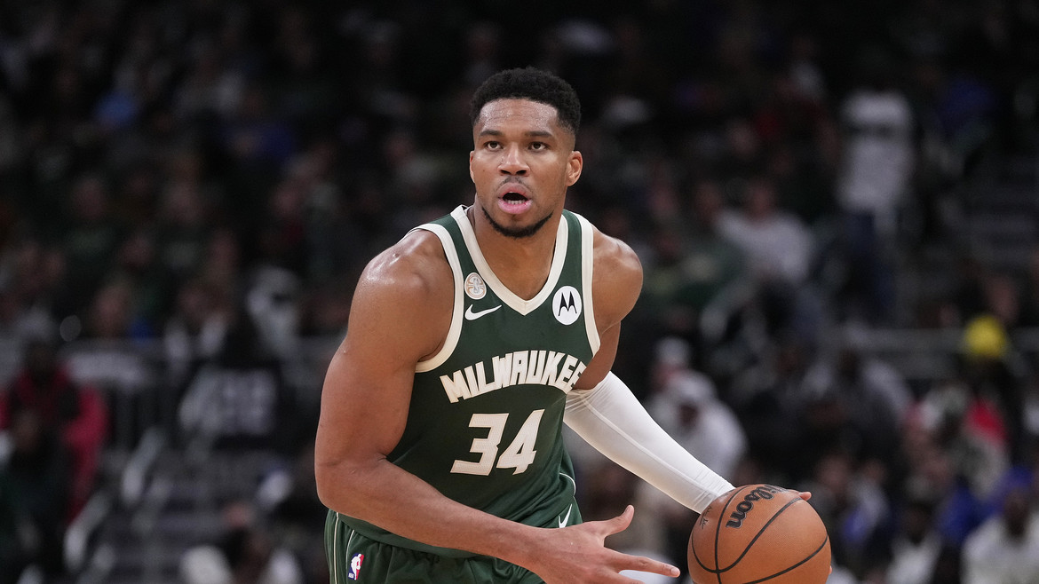 Antetokounmpo และ AJ Green รวมกันเป็น 27 แต้มในควอเตอร์ที่สาม และ Bucks ฟื้น 11 แต้มในควอเตอร์เดียว
