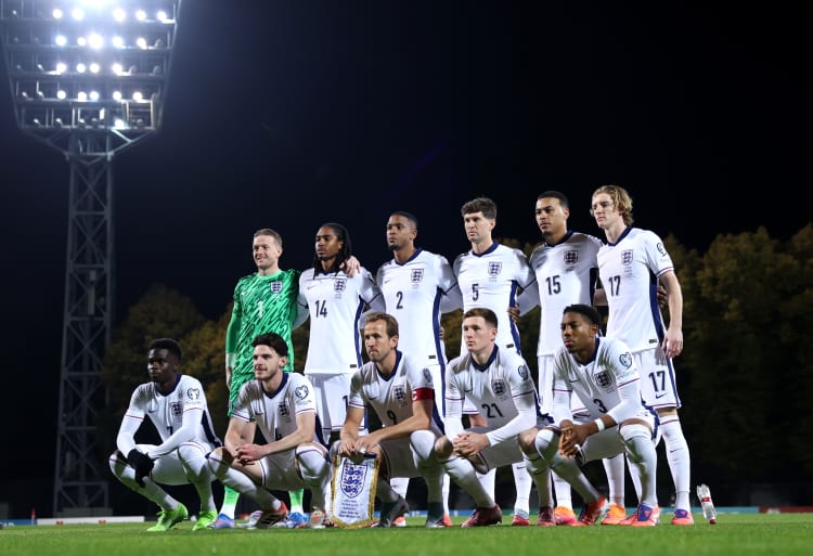 สื่อต่างประเทศทำนายตัวจริงอังกฤษลุยบอลโลกรอบคัดเลือกรอบนี้ เคน และมาสเตอร์ ลา เป็นผู้นำ! เบลลินอยู่ในรายชื่อ