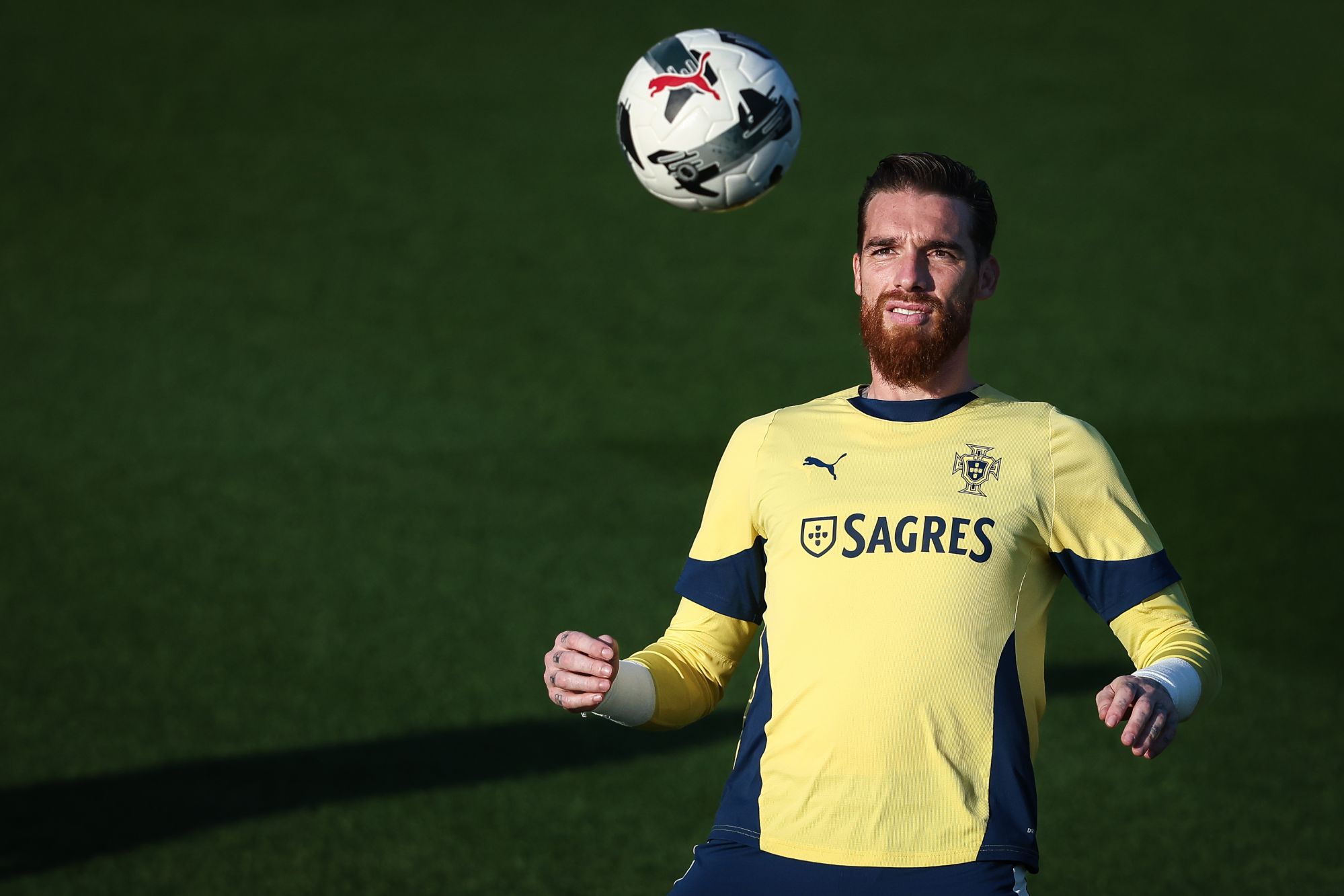 เจ้าหน้าที่ทีมโปรตุเกส: ซาอิ ผู้รักษาประตูของวูล์ฟส์ได้รับอนุญาตให้ออกจากทีมเนื่องจากปู่ของเขาเสียชีวิต และคาร์วัลโญ่ถูกแทนที่